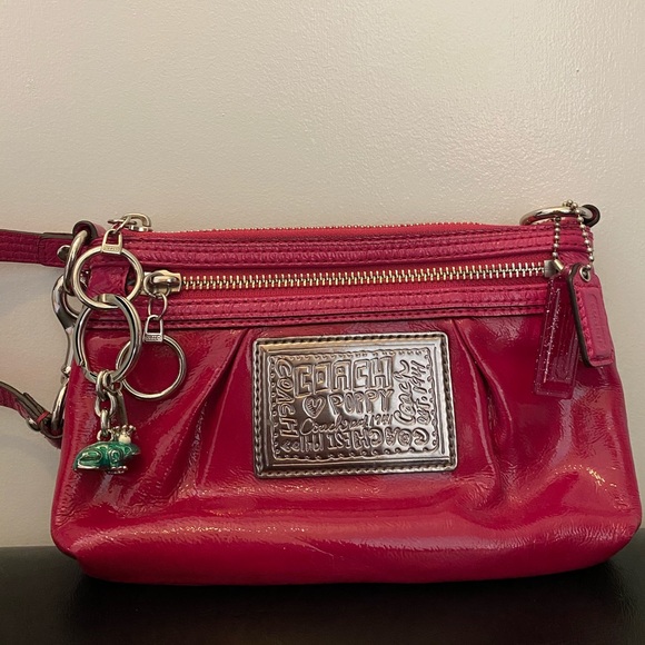 💗 COACH Poppy Wristlet - Picture 1 of 5
